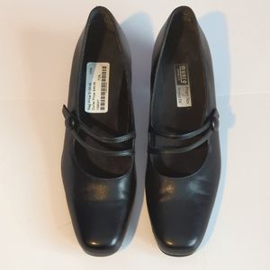 Munro black Mary Jane pumps size 7N (narrow)